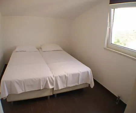 Apartman Slanica 4+2 Id 590 * Murter