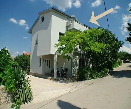 Apartment Apartman Slanica 4+2 Id 590